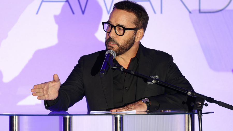 Crowd at a Jeremy Piven show